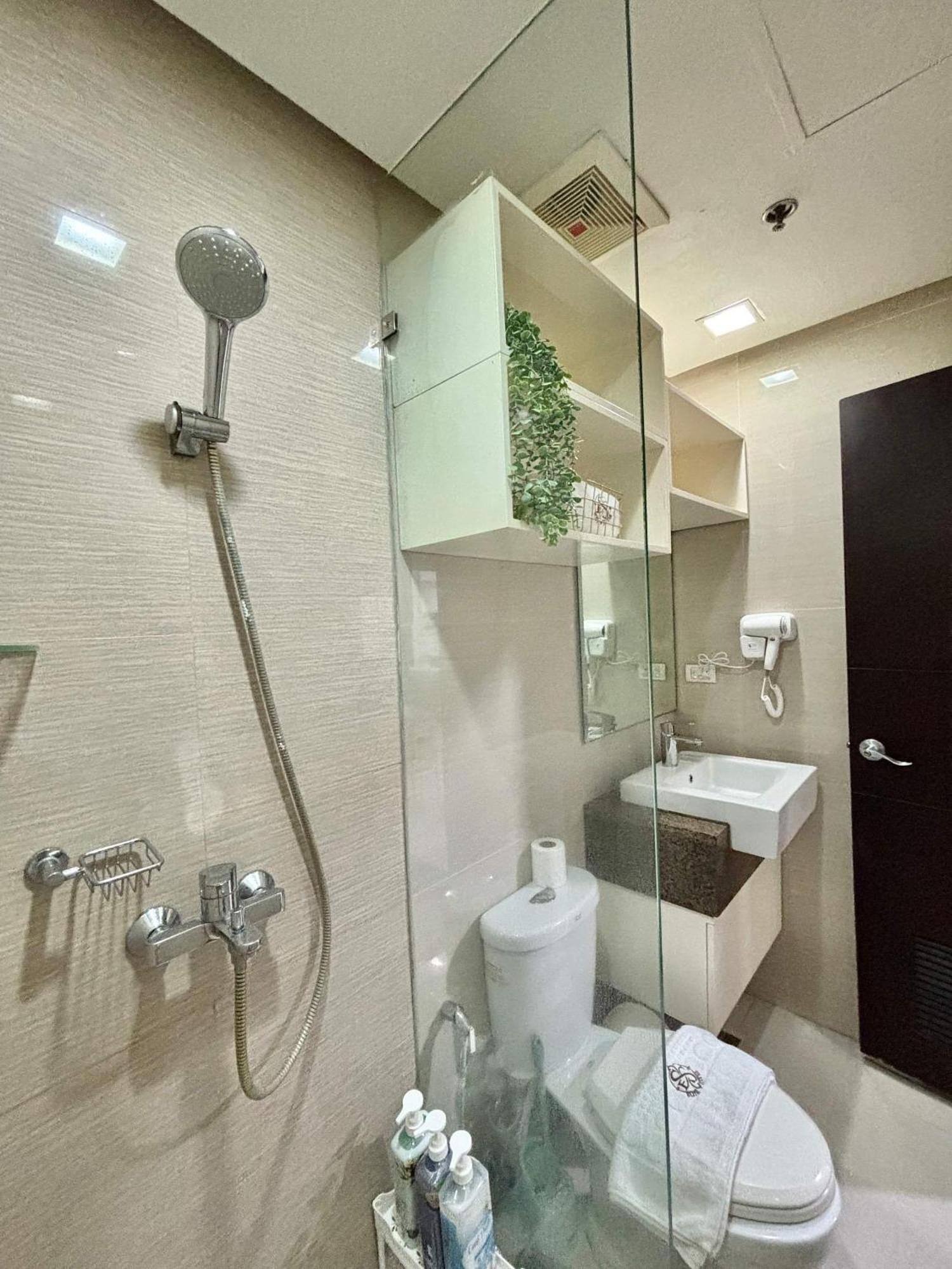 Greenbelt Hamilton Tower 1 Makati City ภายนอก รูปภาพ